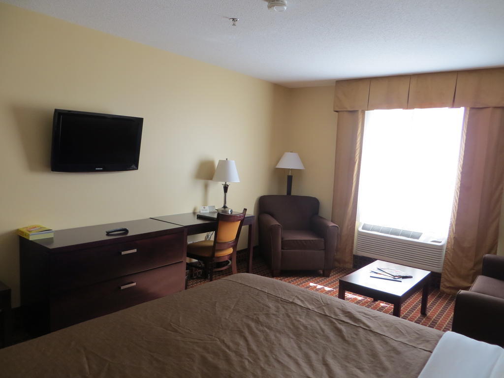 Poplar Tree Inn Stoughton Экстерьер фото