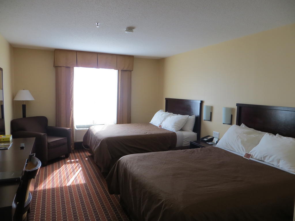 Poplar Tree Inn Stoughton Номер фото