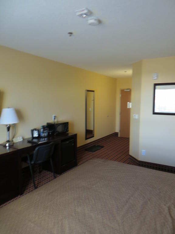 Poplar Tree Inn Stoughton Экстерьер фото